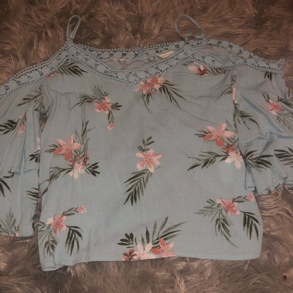 Size large women’s floral off the shoulder shirt